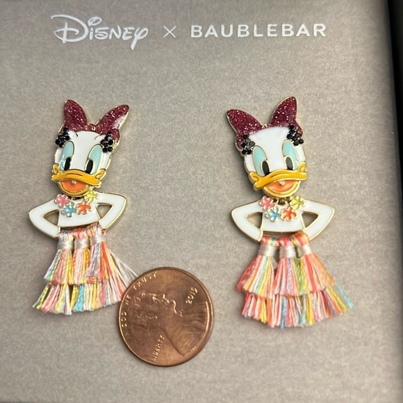 Disney x BAUBLEBAR Daisy Duck Hawaiian Hula Earrings New - Picture 3 of 6